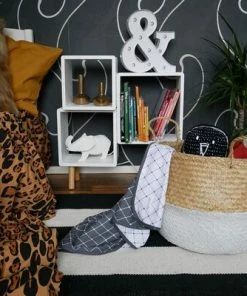 Alice & Fox Bokhylle Cube Hvit/Natur 9 Alice & Fox Bokhylle Cube Hvit/Natur -jollyroom Butikk 13A 122 2256 3b